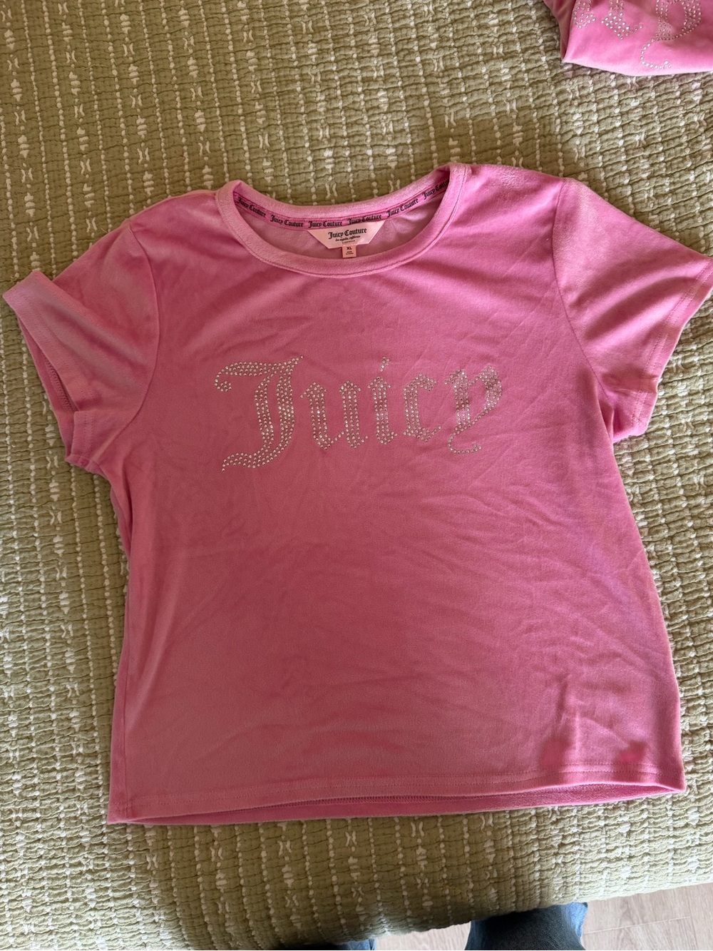 Juicy Couture Velour shorts set - Picture 2 of 5